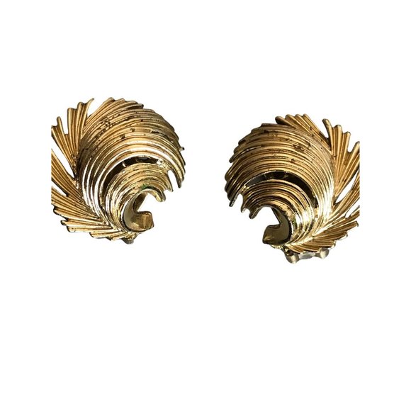 Lisner Vintage Gold Tone Earrings Clip On Swirled Feather Costume Jewelry MCM - Picture 2 of 11